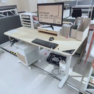 宜家升降电脑桌